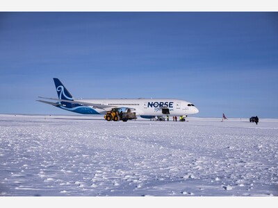 A Boeing 787 Dreamliner Makes Its First Touchdown  Flight in Antarctica